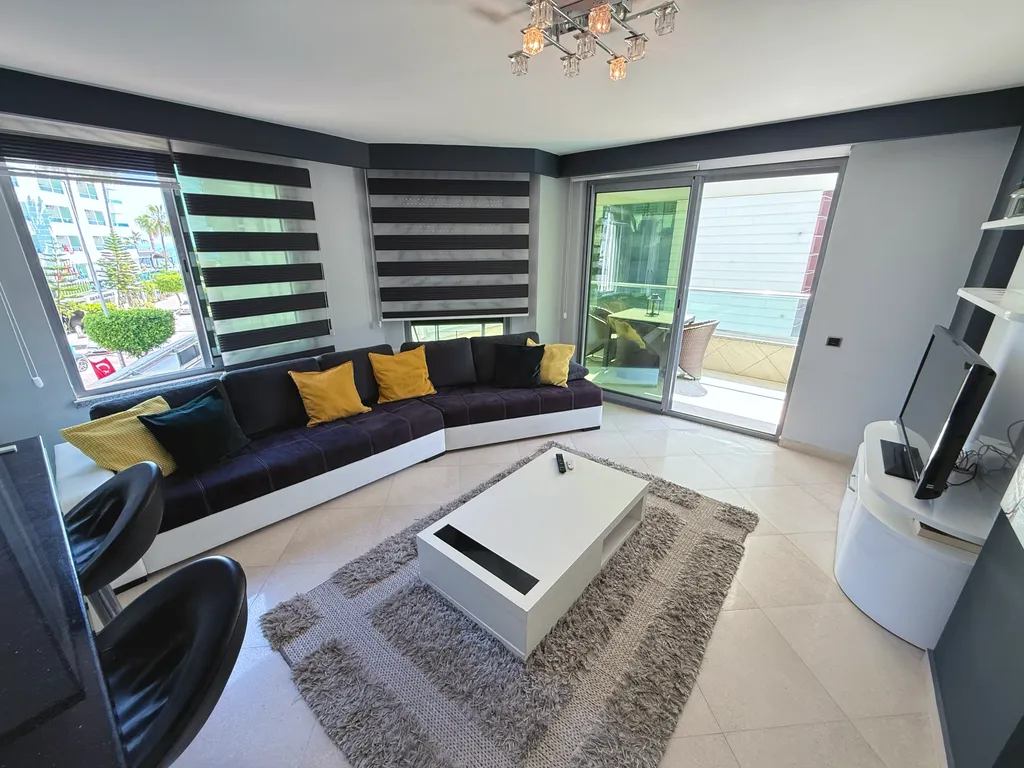 Sea View 2BD Flat 50m to the Beach