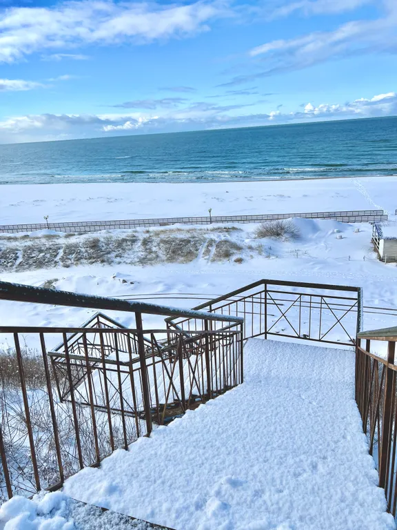 Апартаменты на первой береговой линии с боковым видом на море