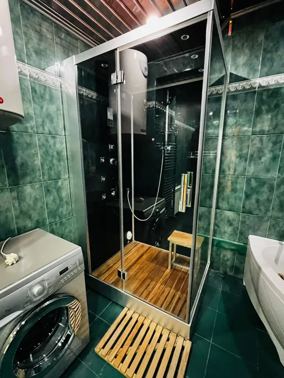 Spacious and comfortable apartment + jacuzzi near northern ave, center