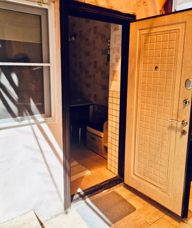 Квартира с отдельным входом и своим двориком