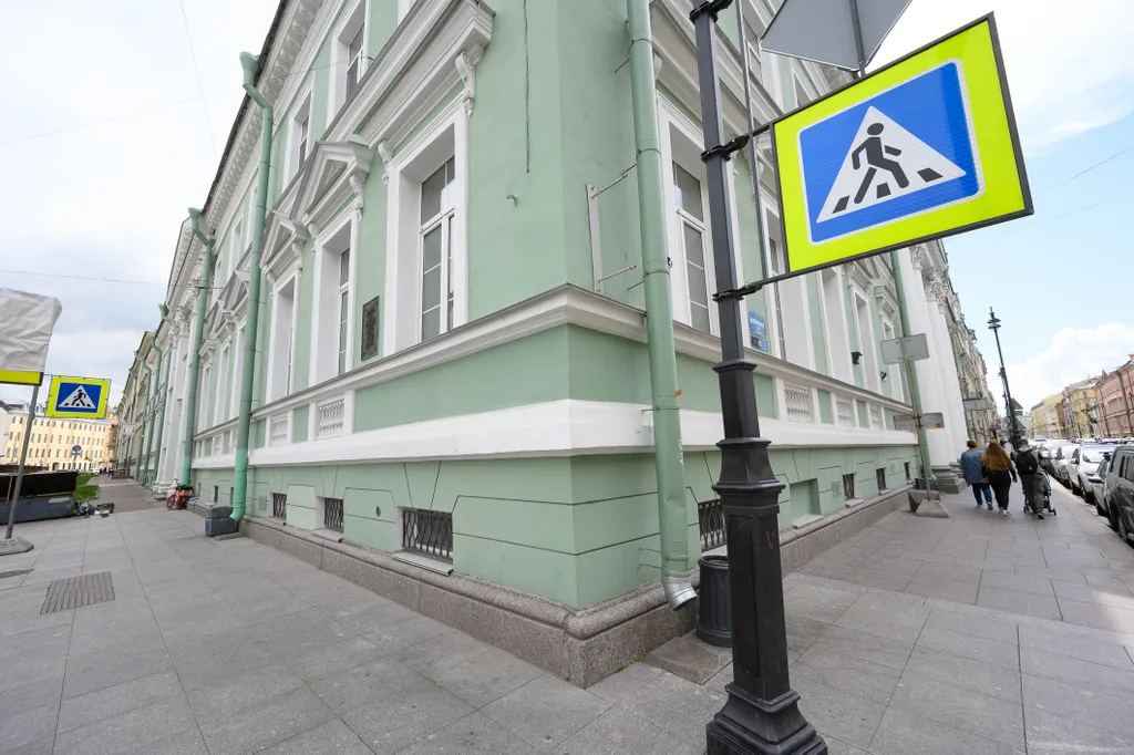 Элегантная квартира Delux с тремя спальнями, парковкой у Эрмитажа