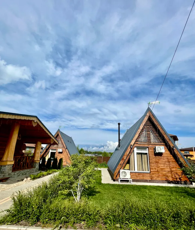 Коттедж Загородный треугольный дом, с баней и чаном — аренда посуточно в Некрасовский