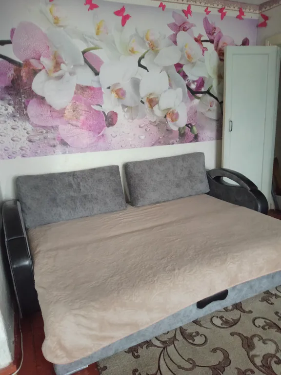 Уютная двухкомнатная квартира в центре города. Балкон застеклён — аренда посуточно в Шадринск