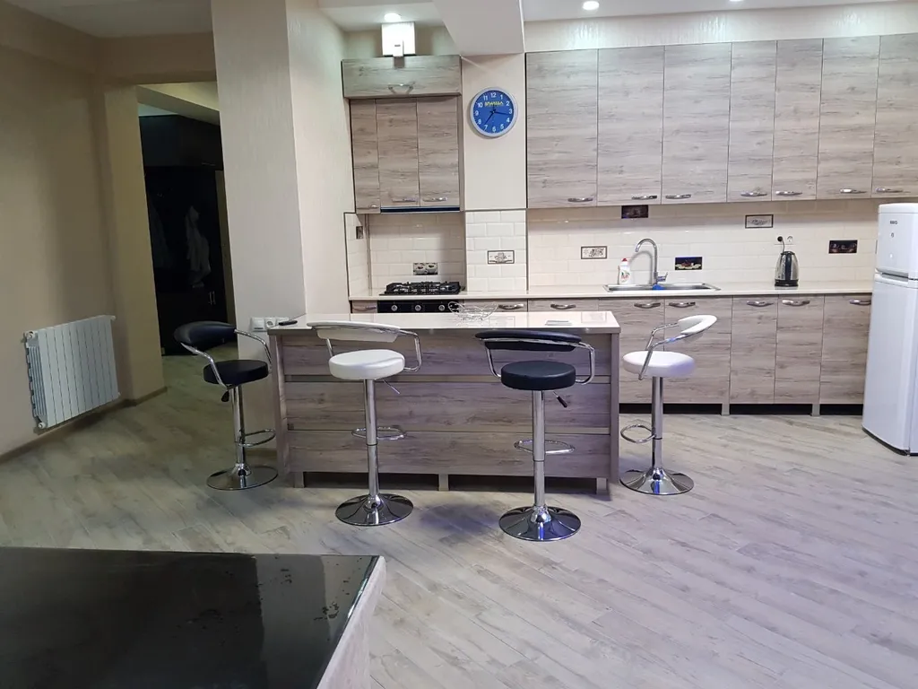 3-комнатная Квартира — аренда посуточно в Тбилиси