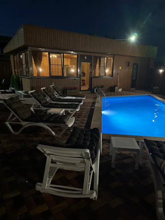 Дом с бассейном и баней