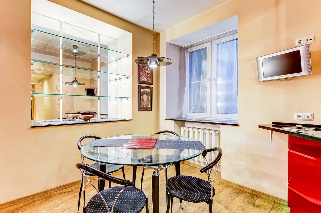 Ryss' 2BR Apt on Nevsky 79
