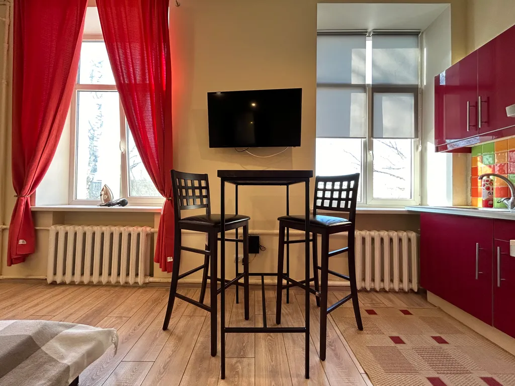 Студия возле кинотеатра Современник