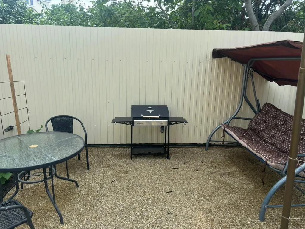 Комната студия в частном доме со своим двором