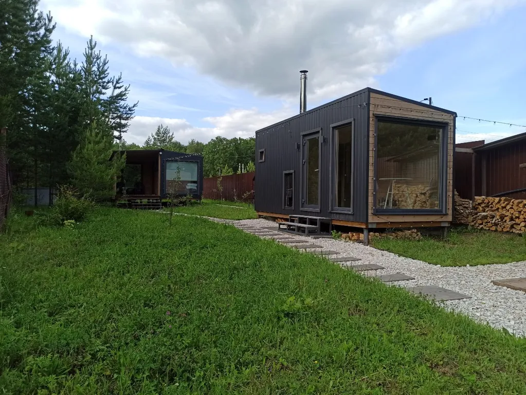 Уютный модульный дом на берегу озера Тосканка