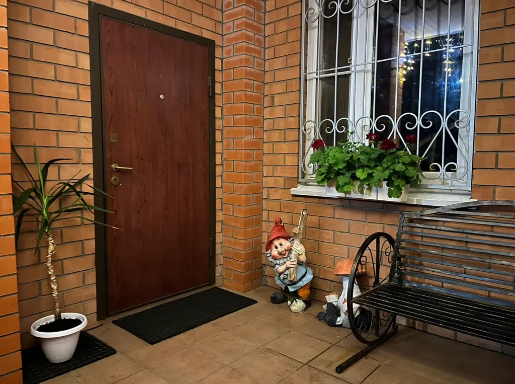 Шикарный загородный дом с бильярдом