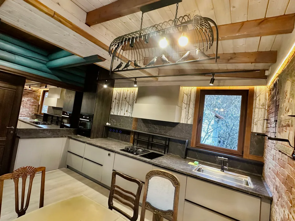 Апартаменты с видом на горы напротив курорта Красная Поляна