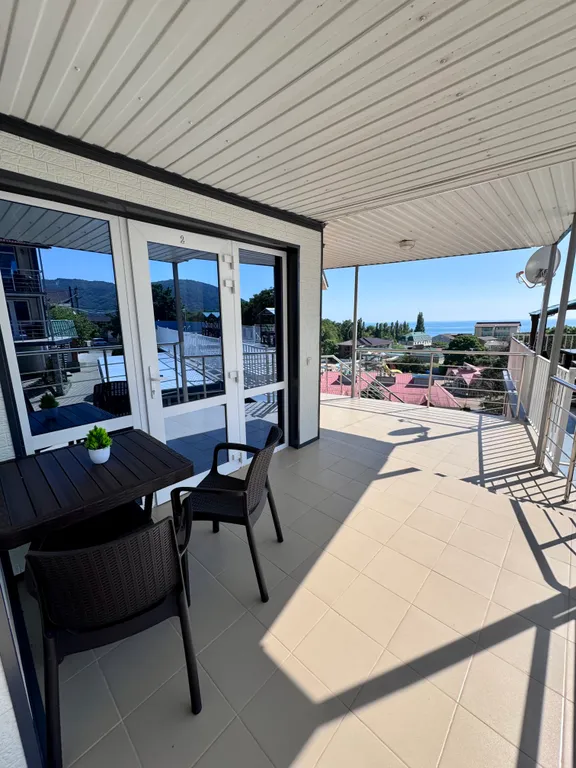 Трёхместный номер с видом на море, со всеми удобствами