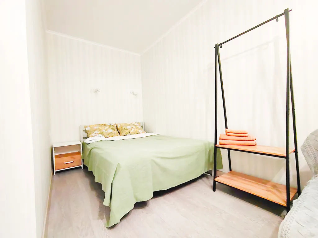 Светлая квартира с видом на рощу