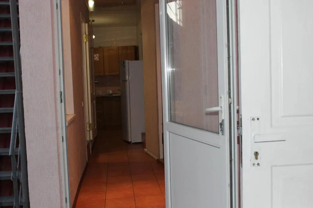 Двухкомнатная квартира в частном доме