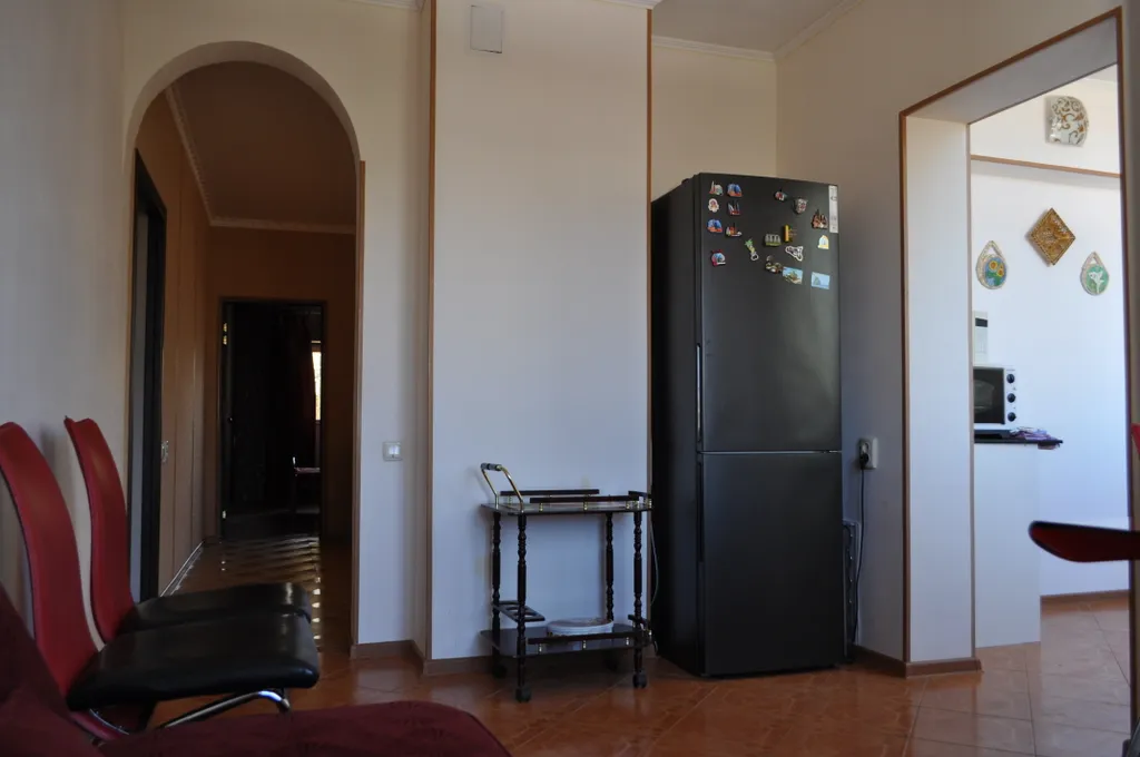 Трёхкомнатная квартира в центре на берегу моря