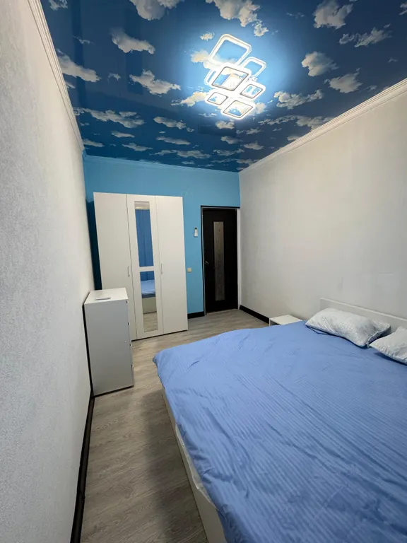 Светлая трёхкомнатная квартира с ремонтом рядом с морем и парком