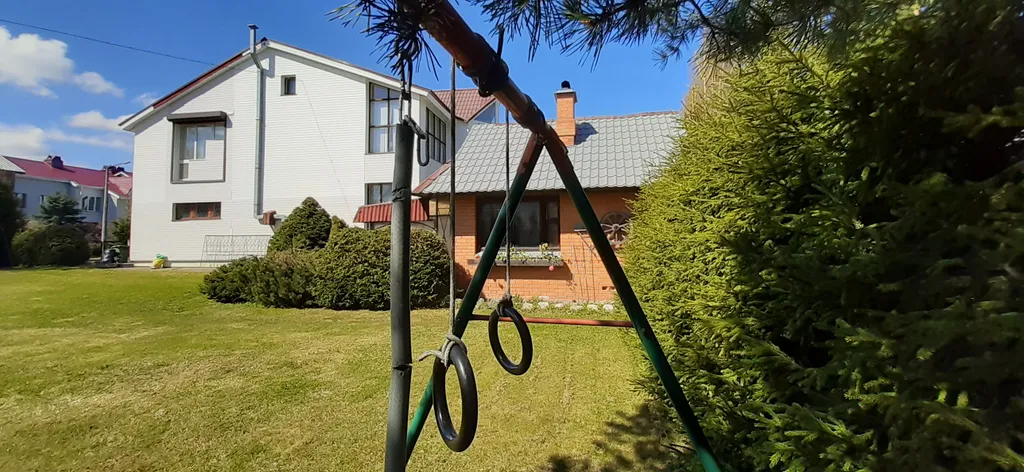 Стильный просторный таун-хаус, с сауной и гриль домиком на лужайке