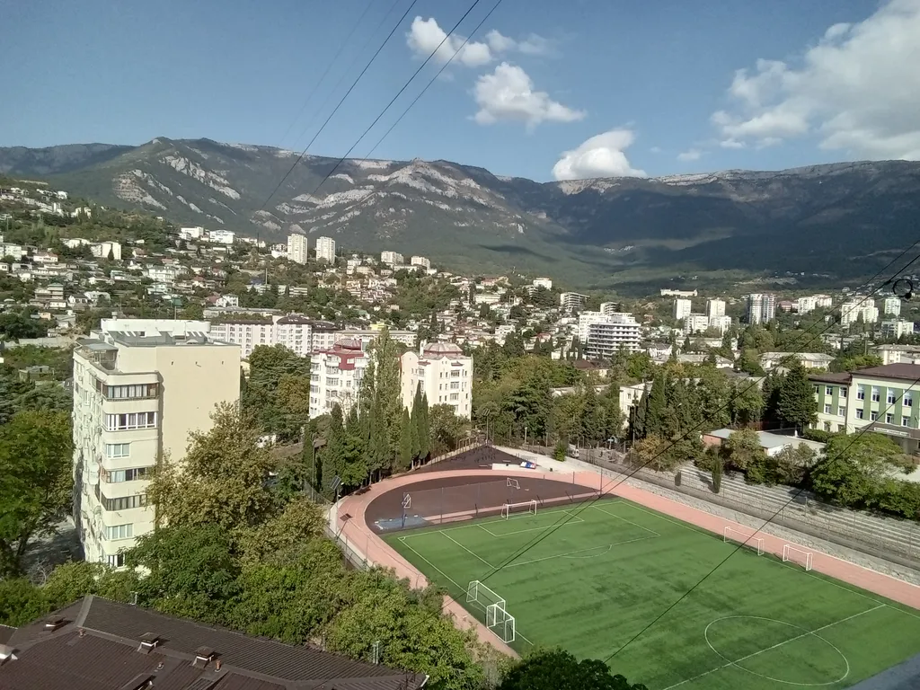 Просторная квартира центр города с видом на море и горы