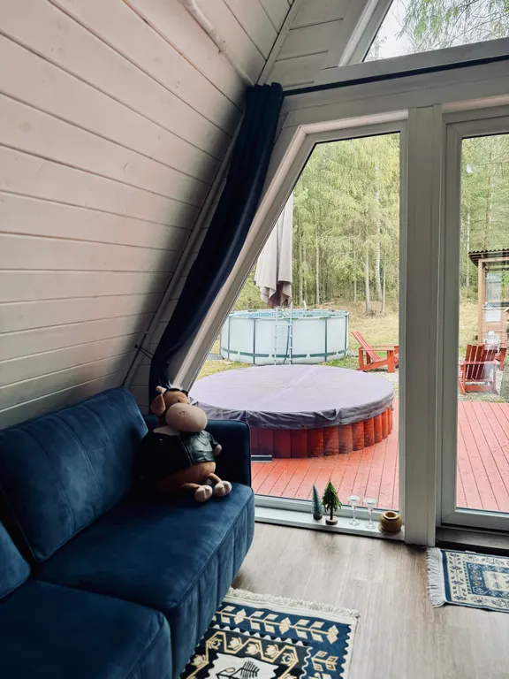 Дом A-frame с купелью, баней и бассейном в сосновом лесу