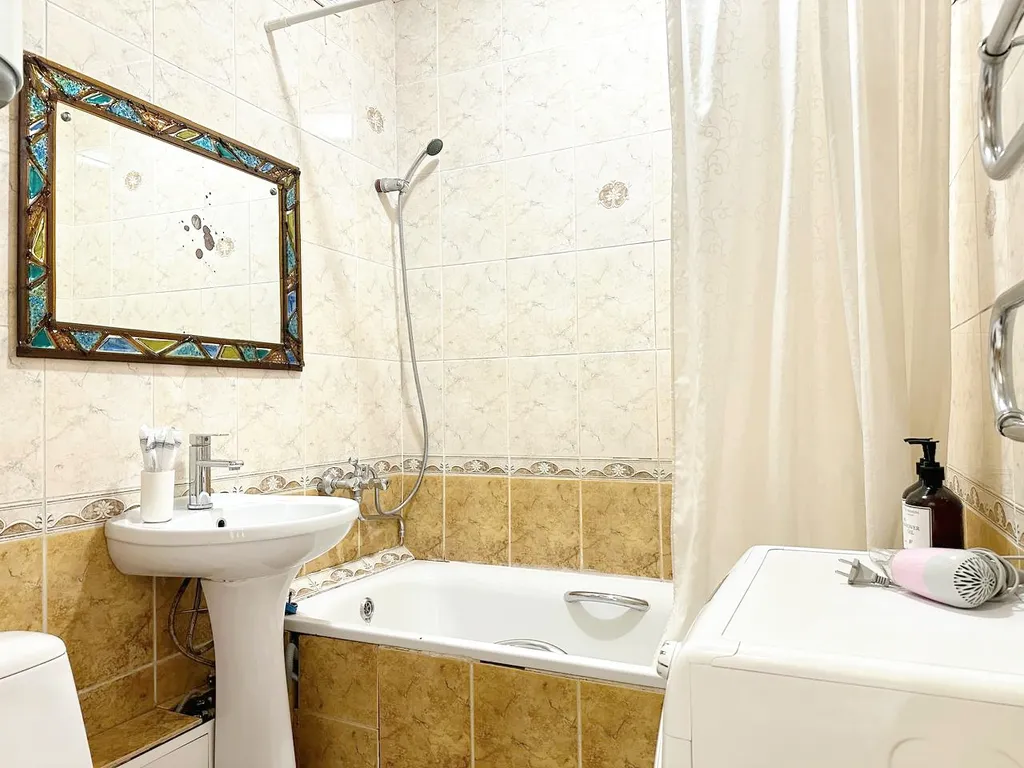 2-комнатная квартира в центре на Кирова рядом со стадионом Химик