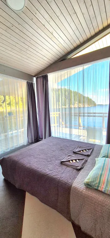 Раухала Стеклянный Коттедж на воде