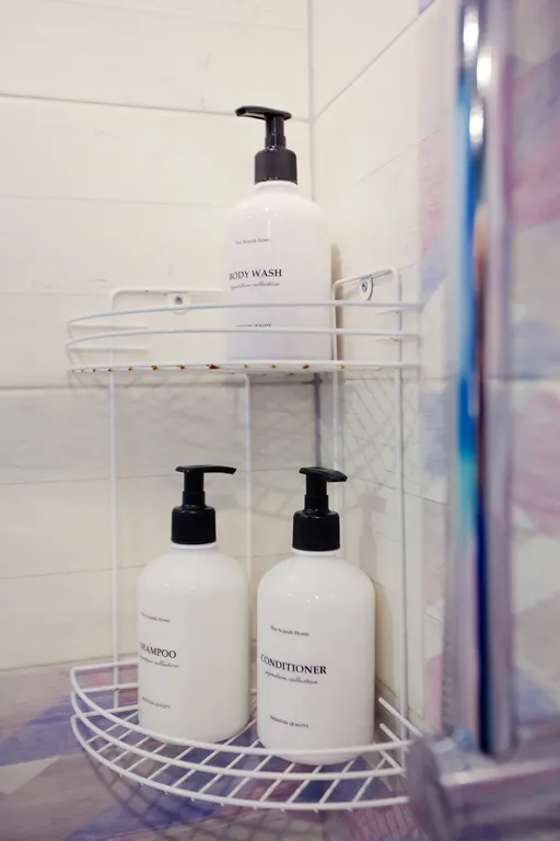 Панорамный коттедж в морском стиле с видом на озеро