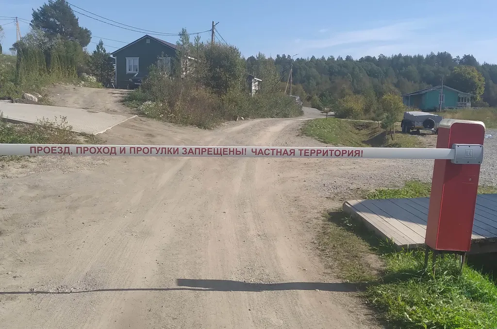 Небольшой дом на острове