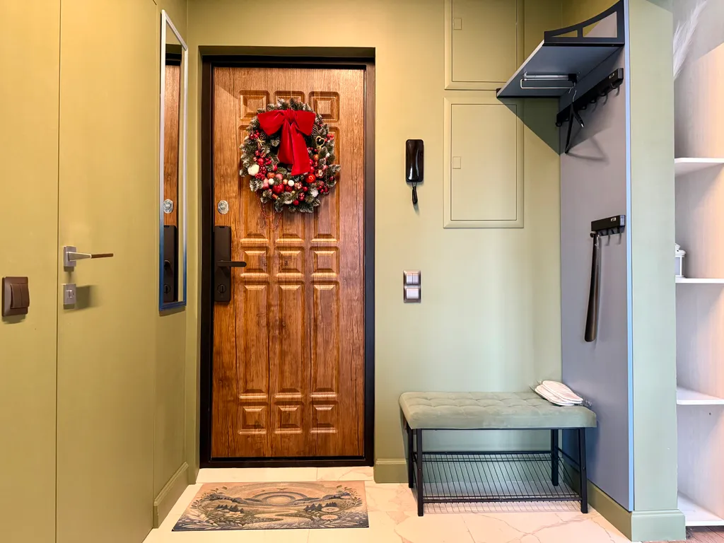 Розовая лошадка у себя дома