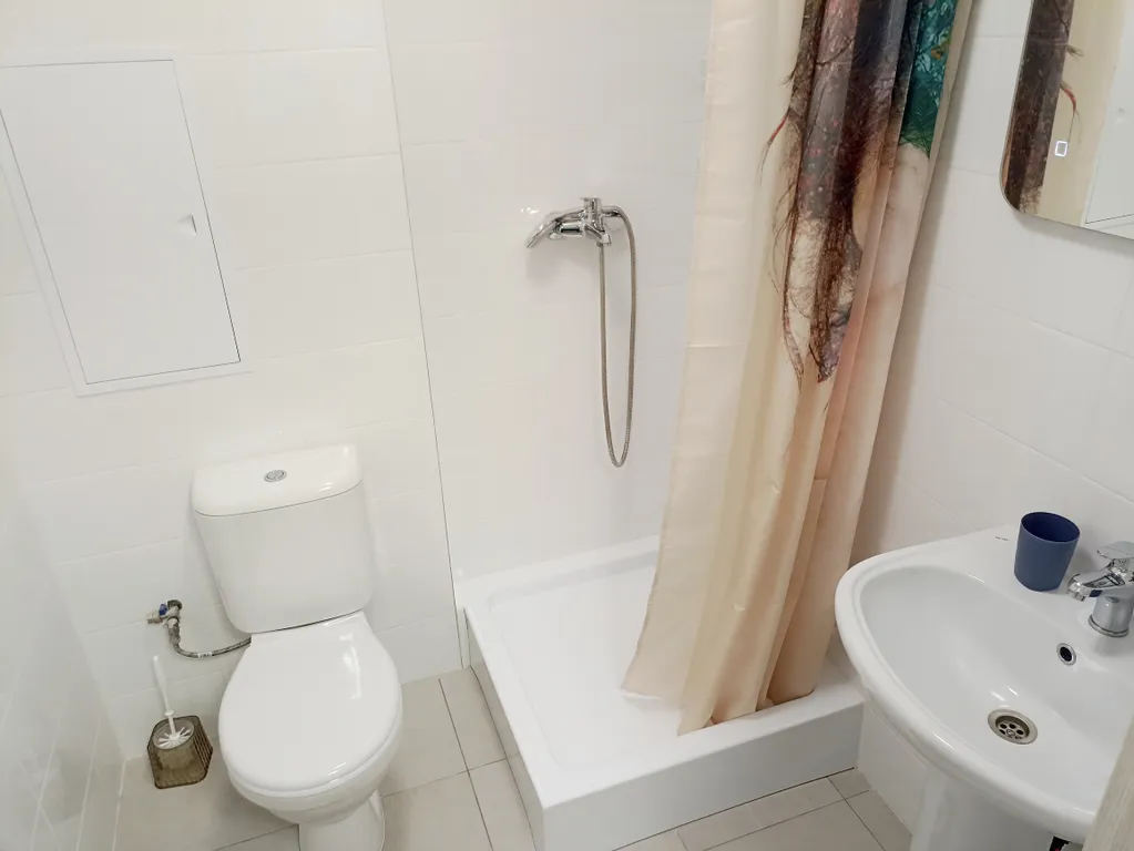 Просторная студия для троих у МРНЦ имени Цыба