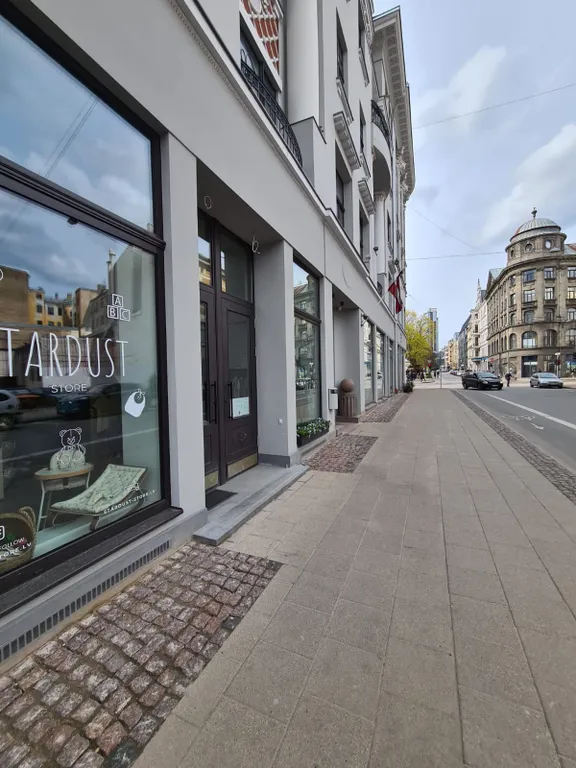 Art Deco One-Bedroom Suite in Library House