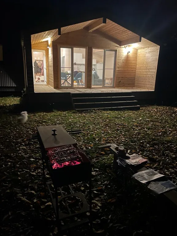 Дом в тишине леса и полей