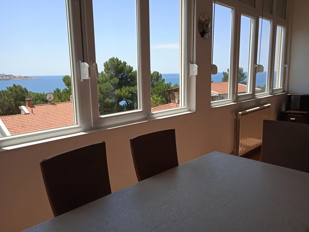 Вид на море и город