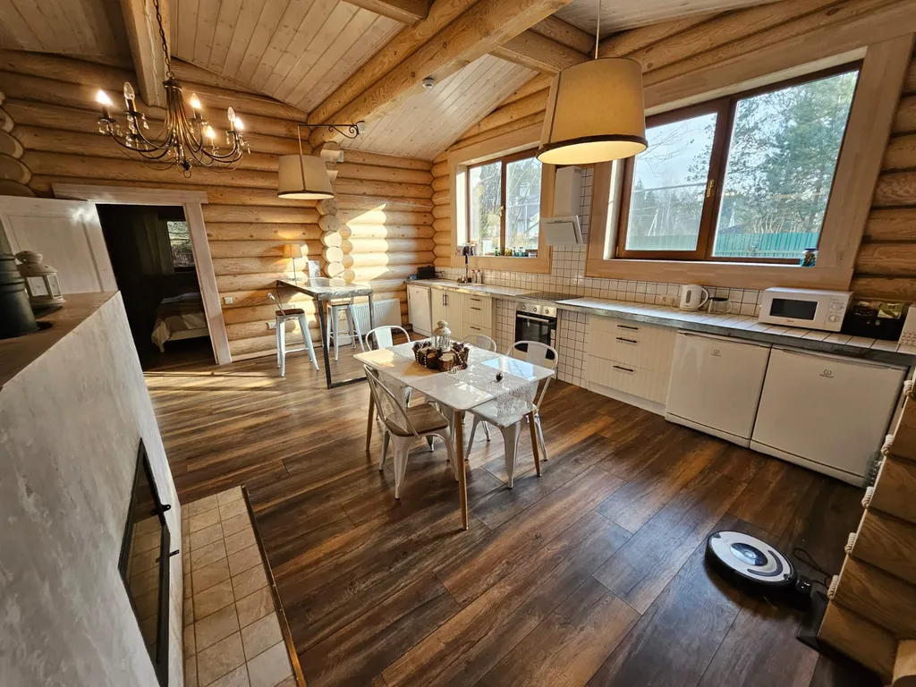 Дом рядом с лесом