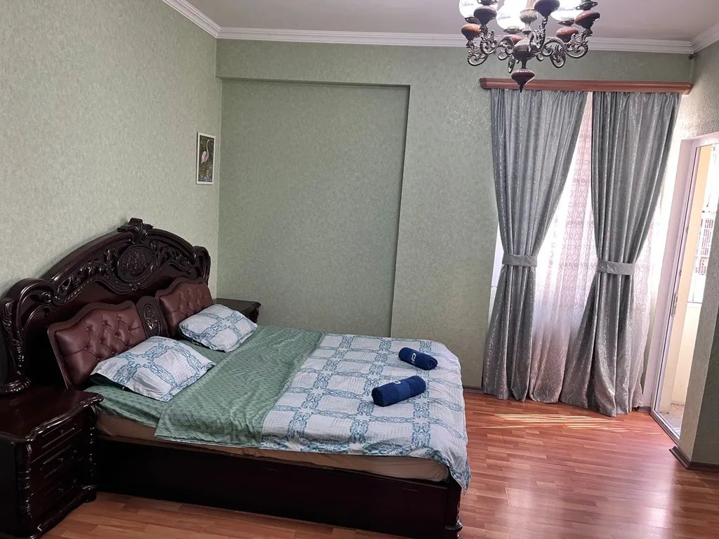 Большая и просторная квартира с двумя балконами в центре