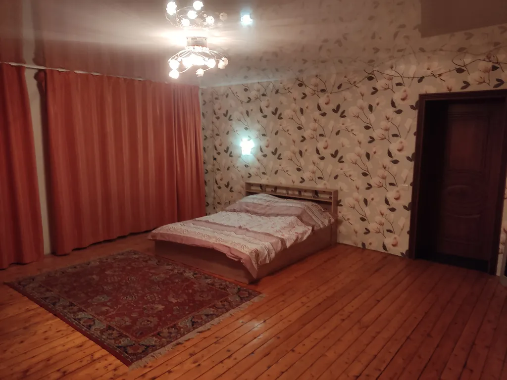 Дом у пруда, баня.