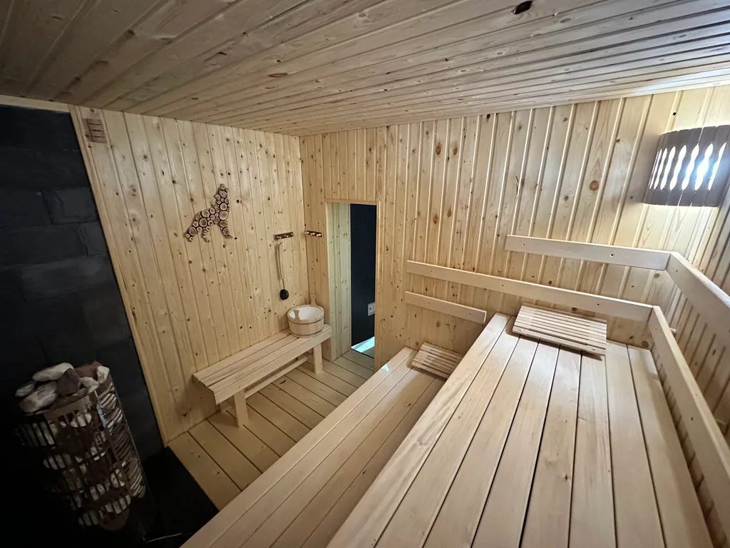 Таунхаус в стиле лофт. Проектор. 
3 минуты до Волги. Песчаный пляж.