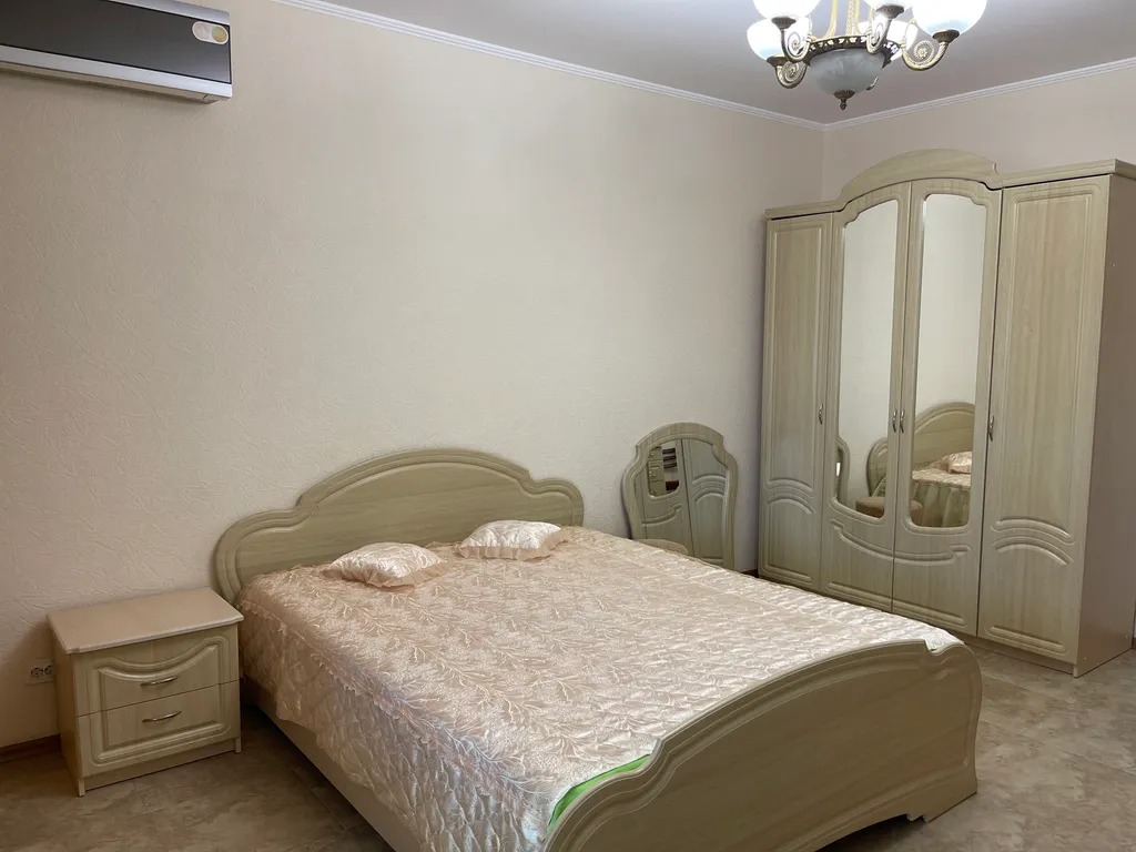 Уютная 4-х комнатная квартира в центре Евпатории с видом на море