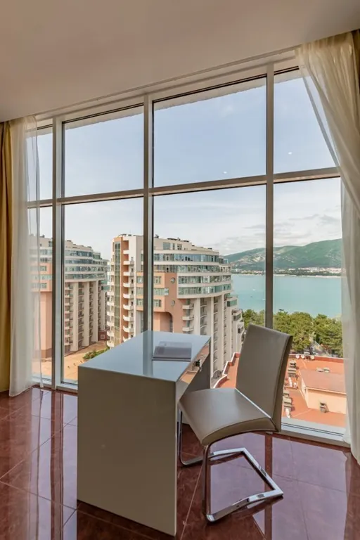 Квартира с террасой и видом на море