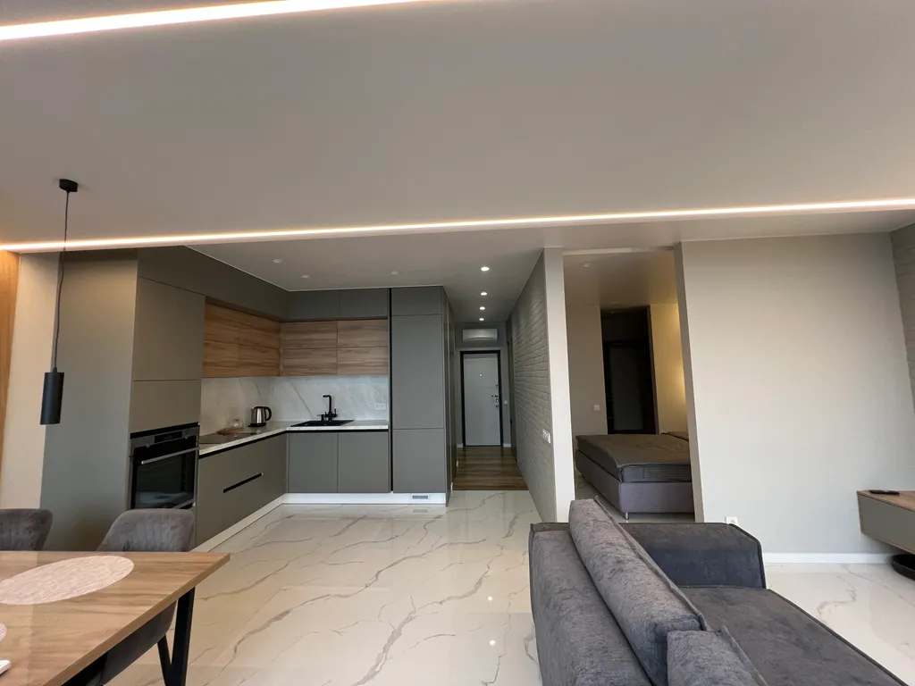 Апартамент с дизайнерским ремонтом с роскошным видом на Русский мост