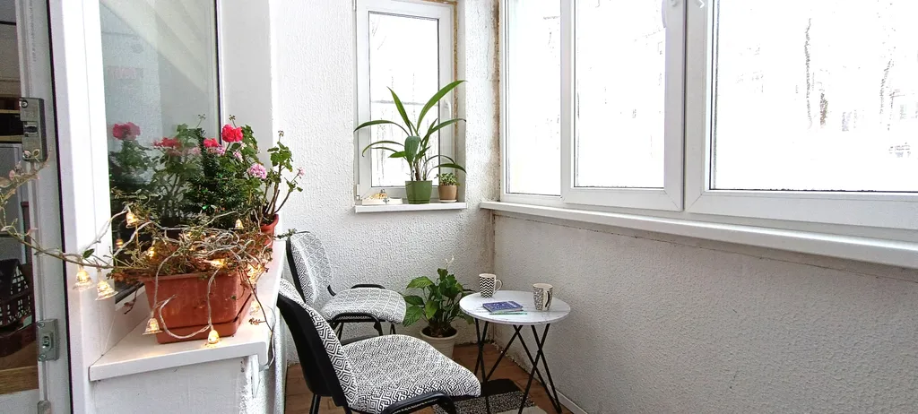 Кв-студия с отдельной спальней с лоджией Центр в5мин, напротив универа