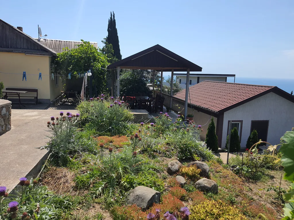 Коттедж с видом на море и горы