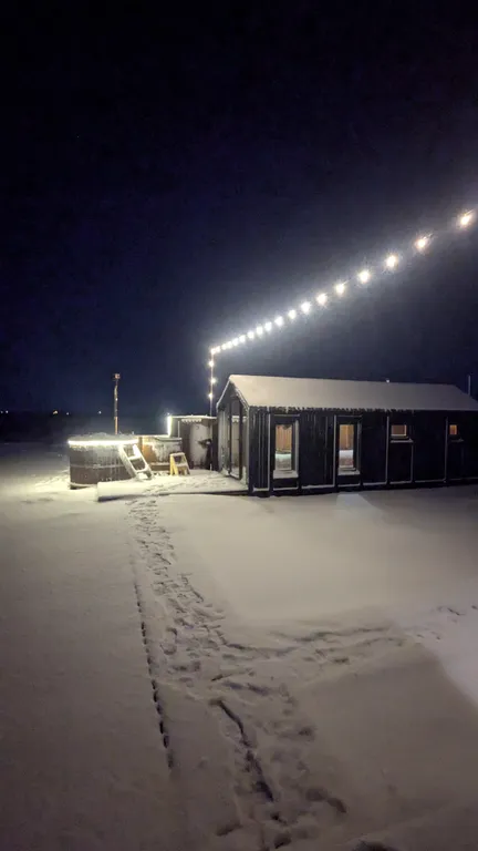 Дом с баней и горячей купелью на озере