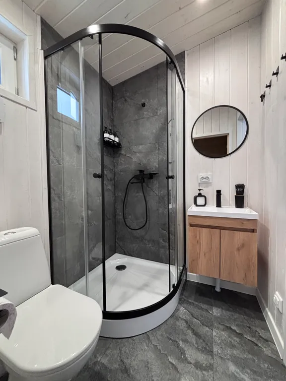 Уютный новый дом с сауной включена в стоимость и видом на озеро и лес