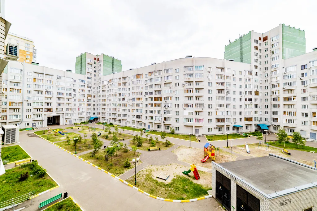 3-комнатная квартира, 15 минут до центра на автомобиле, с парковкой у дома