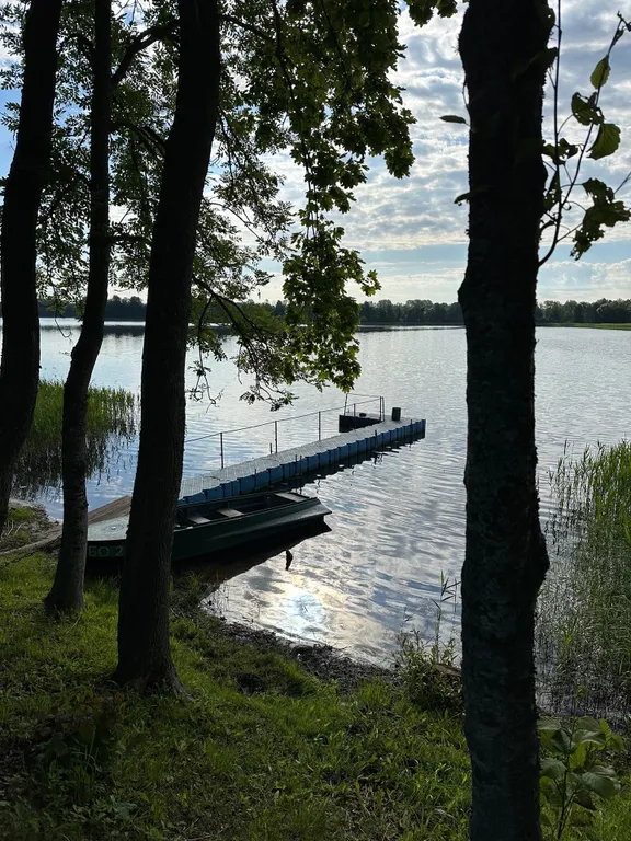 В большом доме 1/2 часть первого этажа