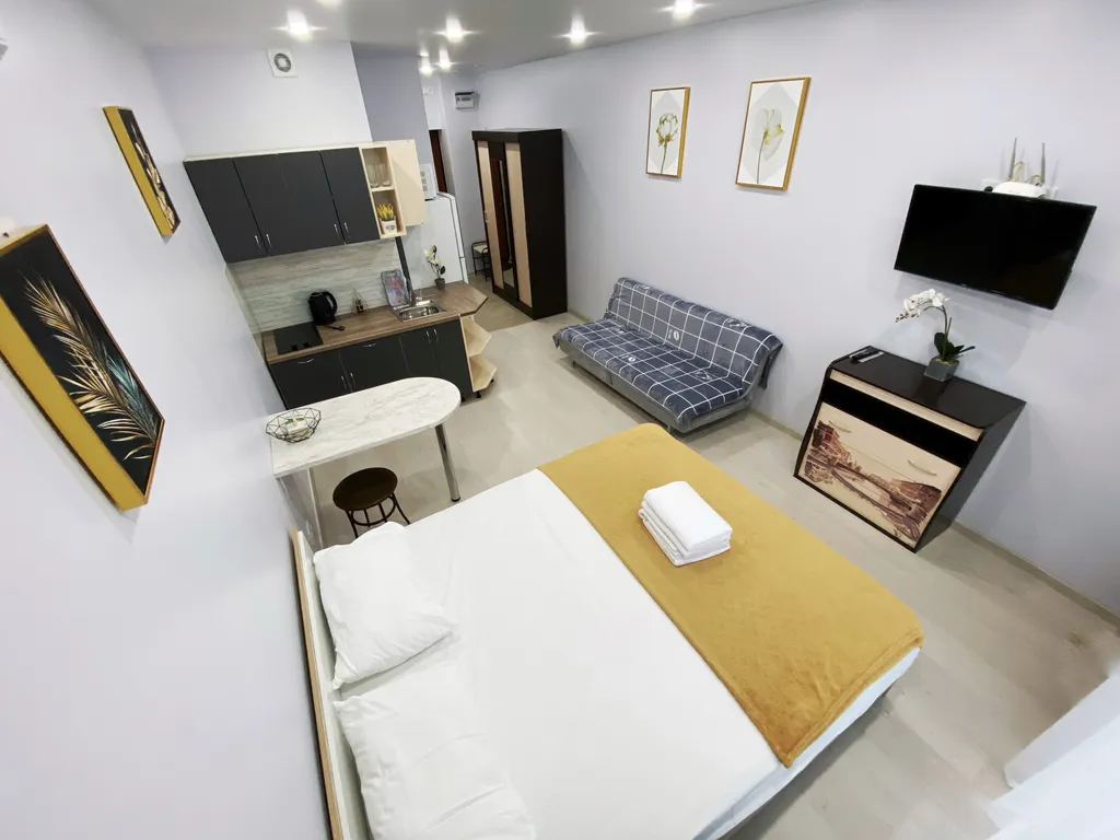 Студия со свежим ремонтом в тихом районе