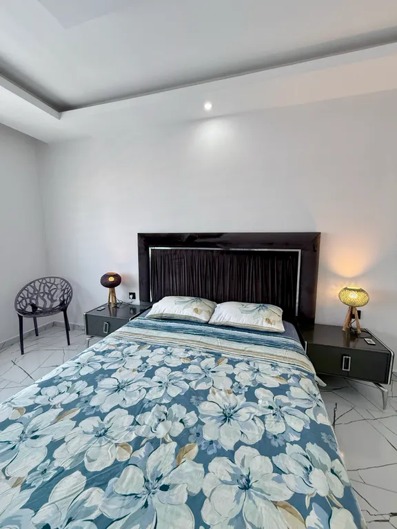 Sea View 2BD Flat 100m to the Beach