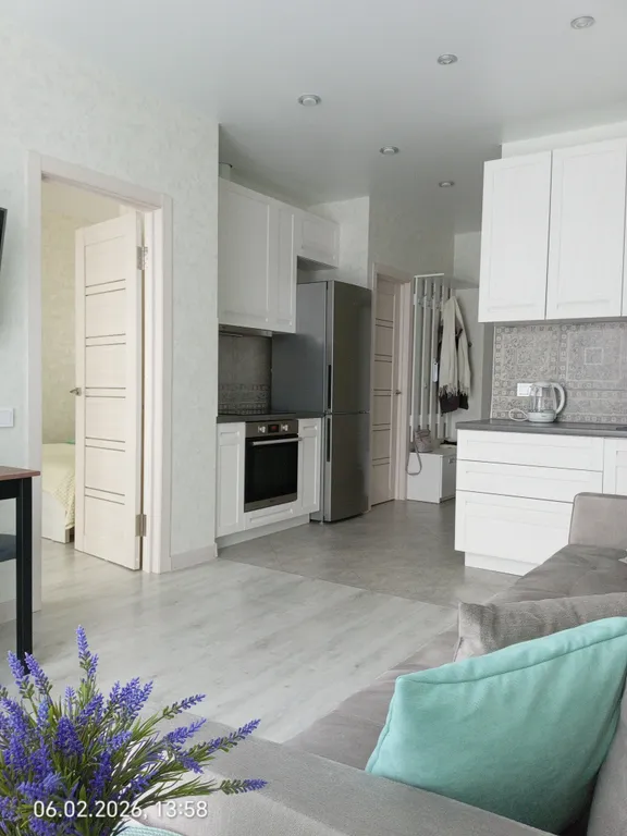 Уютная современная евродвушка с шикарным видом из панорамных окон