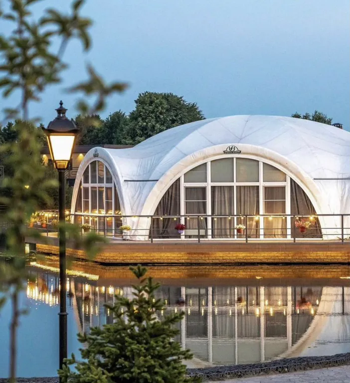 Атмосферный дом с баней в лесу