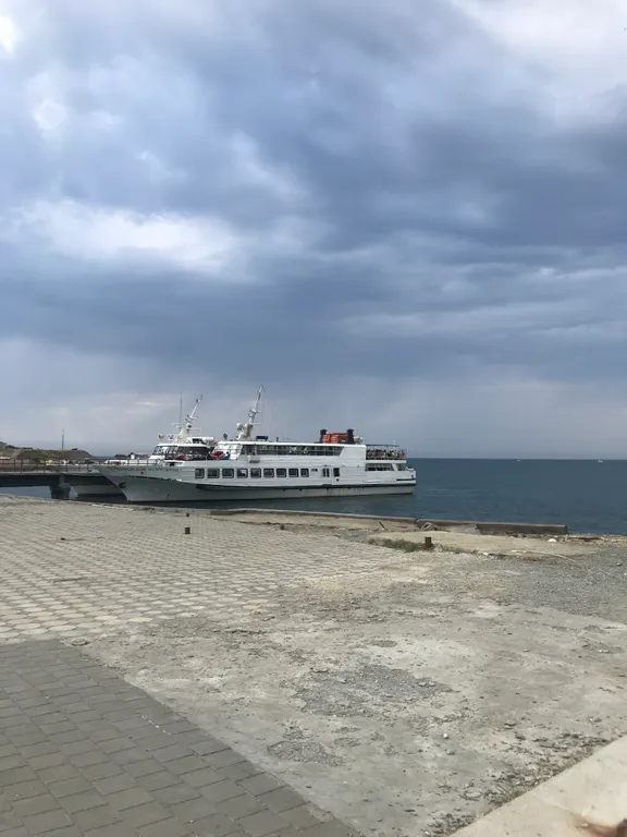 Квартира у озера и моря